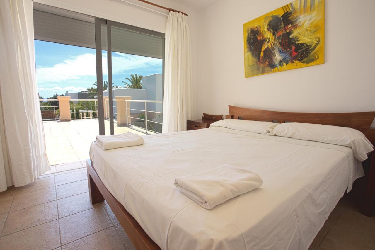Villa Tom Is Near To Playa Den Bossa Sant Jordi de ses Salines Экстерьер фото