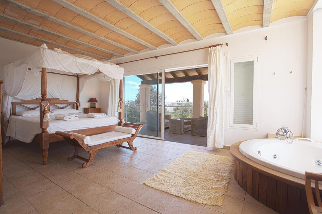 Villa Tom Is Near To Playa Den Bossa Sant Jordi de ses Salines Экстерьер фото